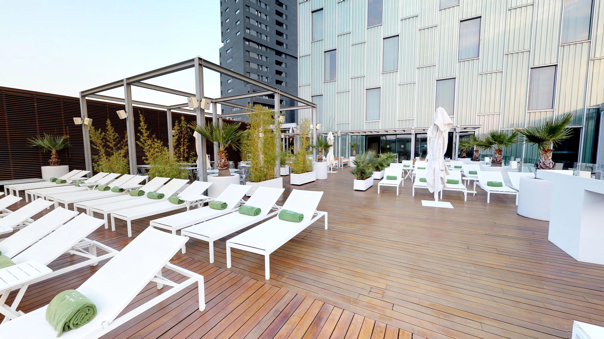 Vista Piscina Melia Barcelona Sky