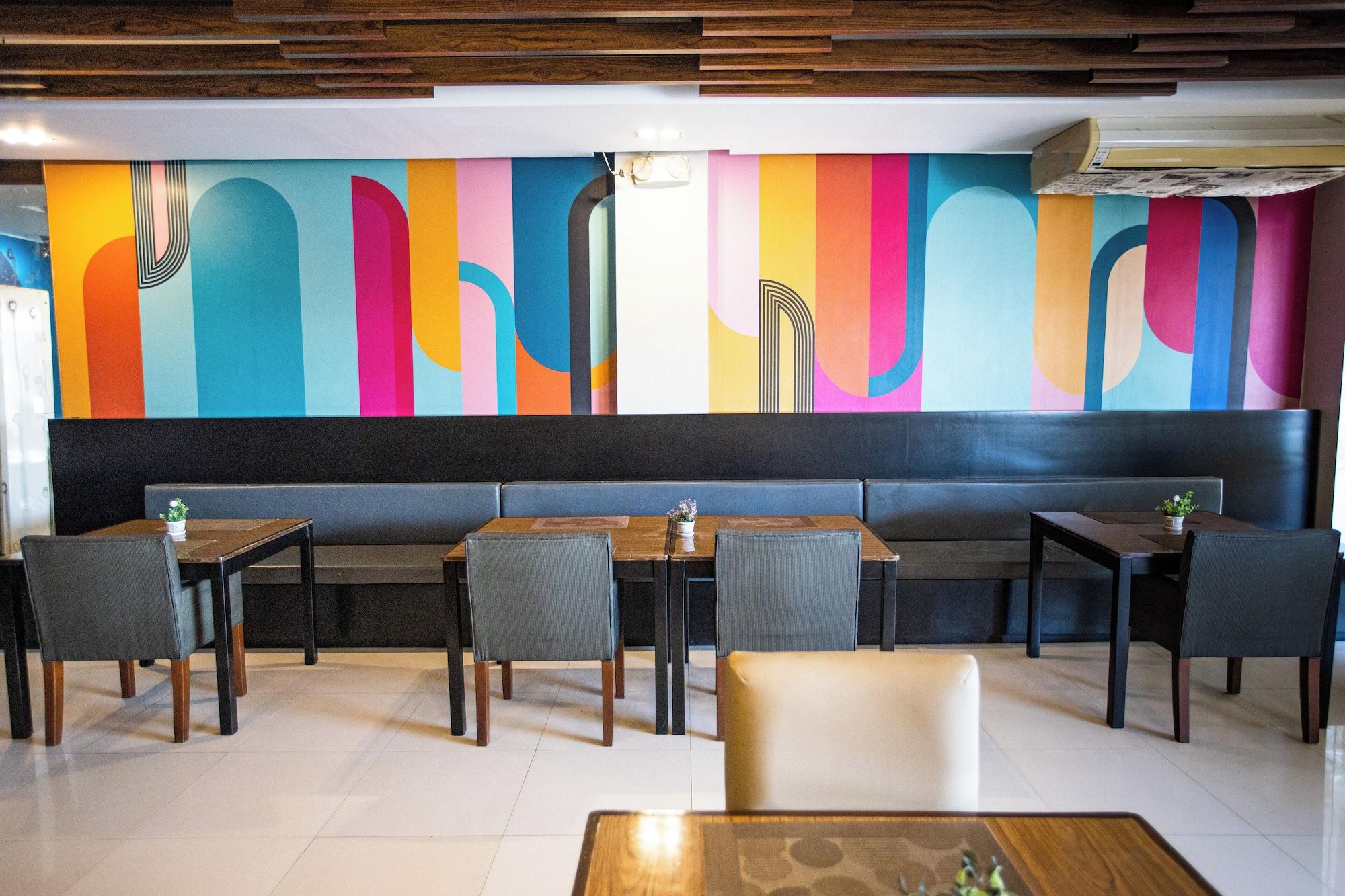 Sala de Reuniones Holiday Suites Business District (Empire Suites Hotel)