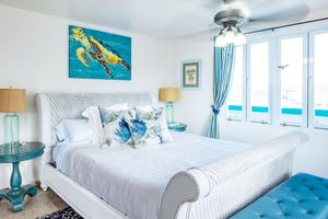 Alquiler Vacacional - "Comfortable, modernized 5BR 4BA Home with an amazing Ocean View and breeze!