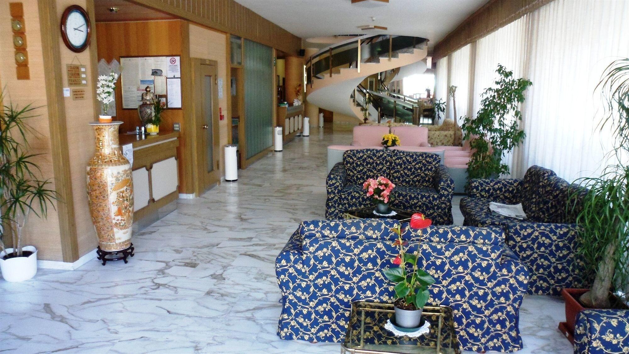 Vista Lobby Hotel Reali