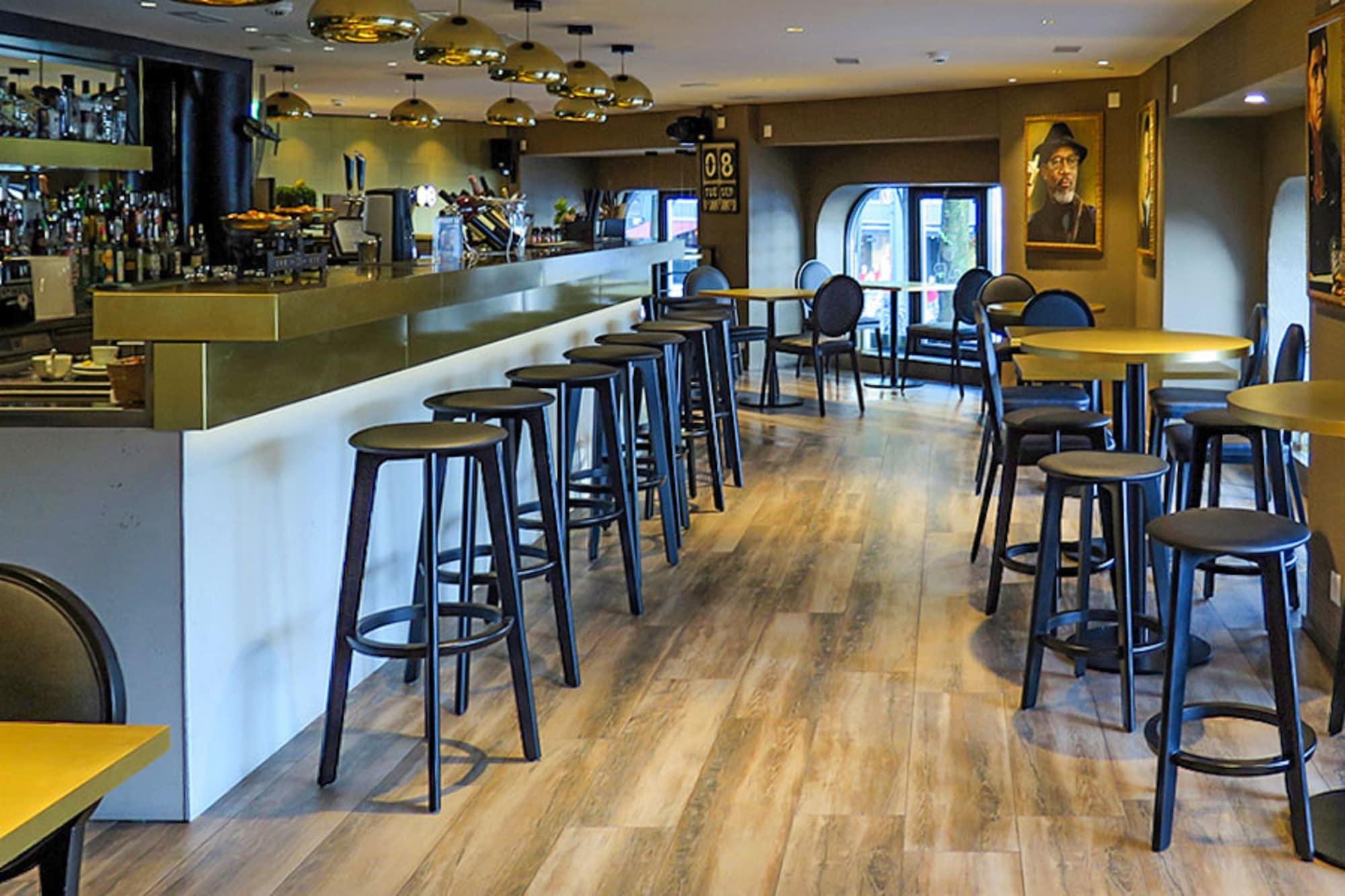 Bar/Salón Hotel Monopol