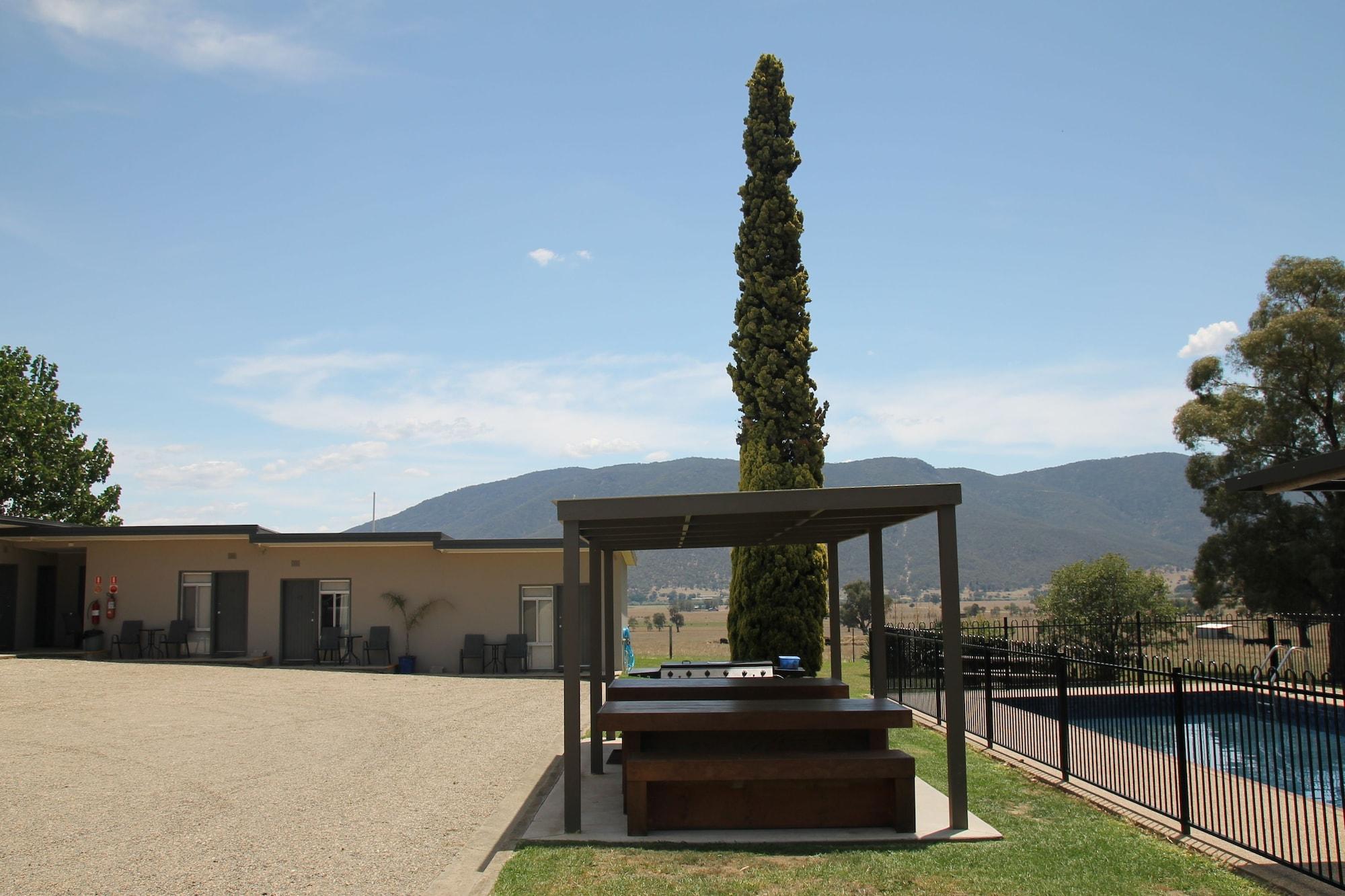 Vista Piscina Mountain View Motel Corryong