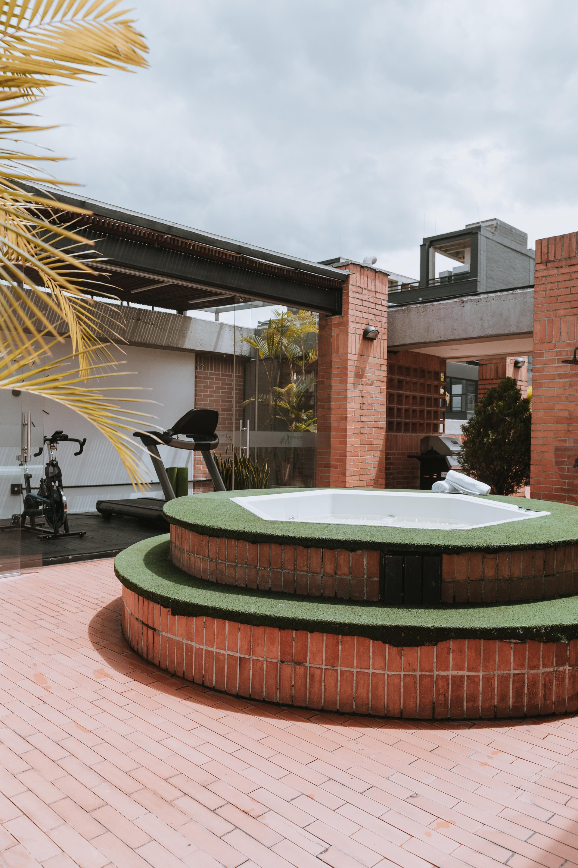 Spa Travelers Orange Suites