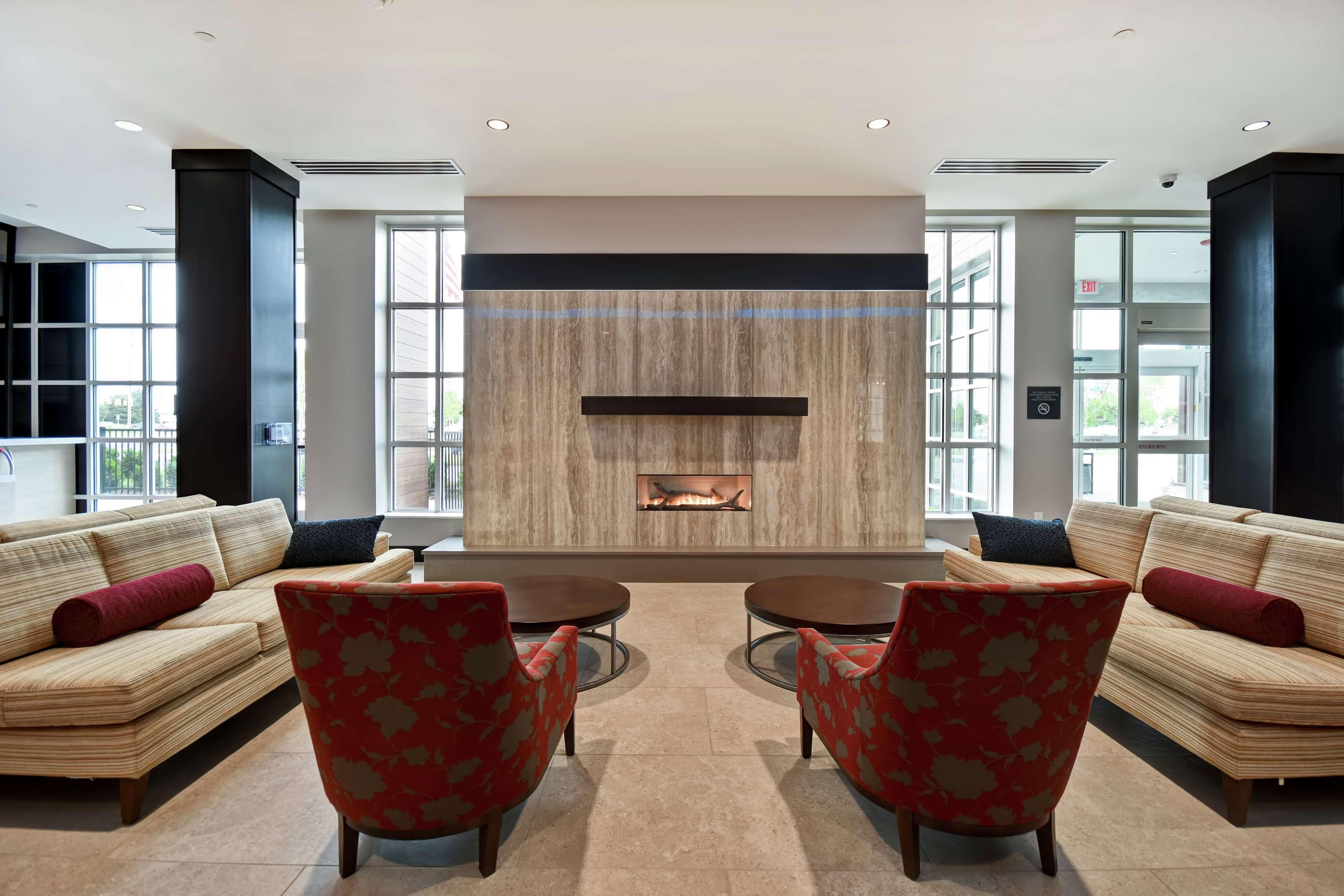 Vista Lobby Hilton Garden Inn Lansing West