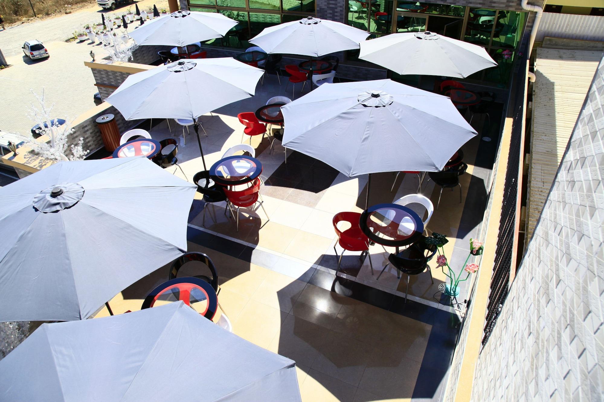 Vista Exterior Golden Zambezi Lodge