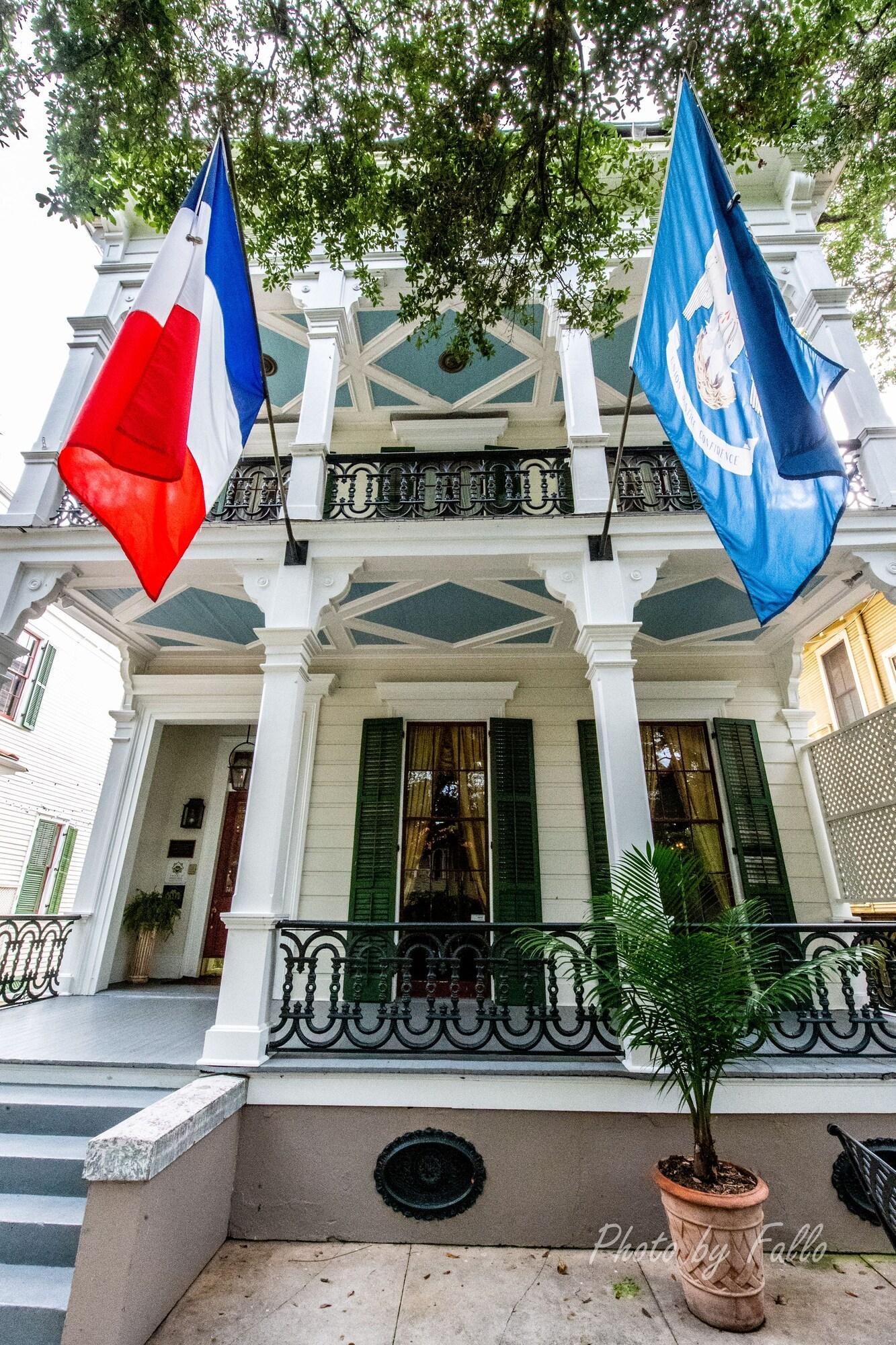 Vista Exterior Degas House