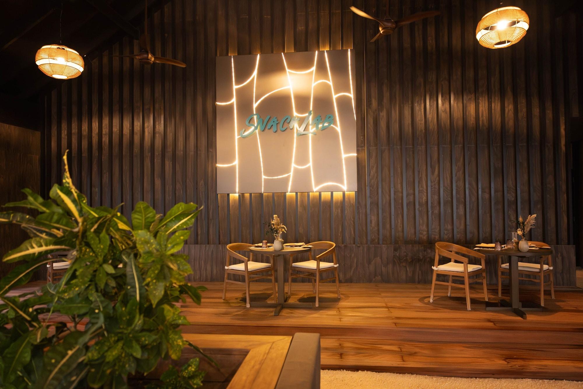 Bar/Salón Nala Maldives by Jawakara