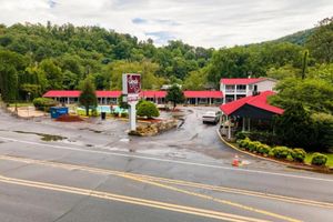 Alojamiento - Lloyd's On The River Country Inn By Oyo