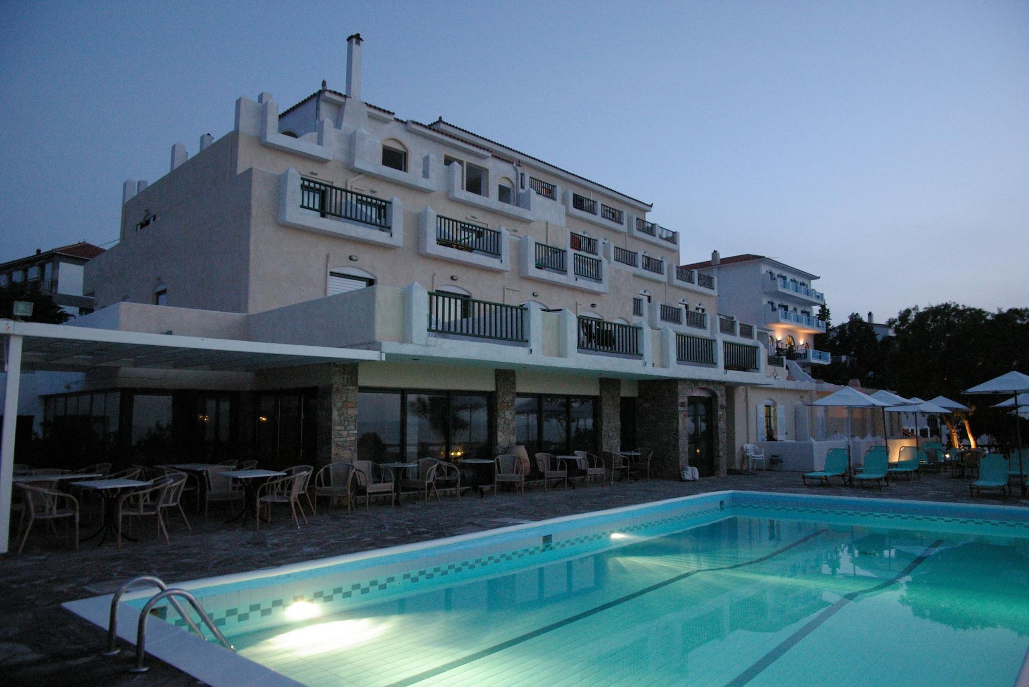 Playa Cavos Bay Hotel and Studios