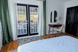 Arriendo temporal - Charming Lux Gem in Med Center w/ 2 K Beds-Patio-Backyard!