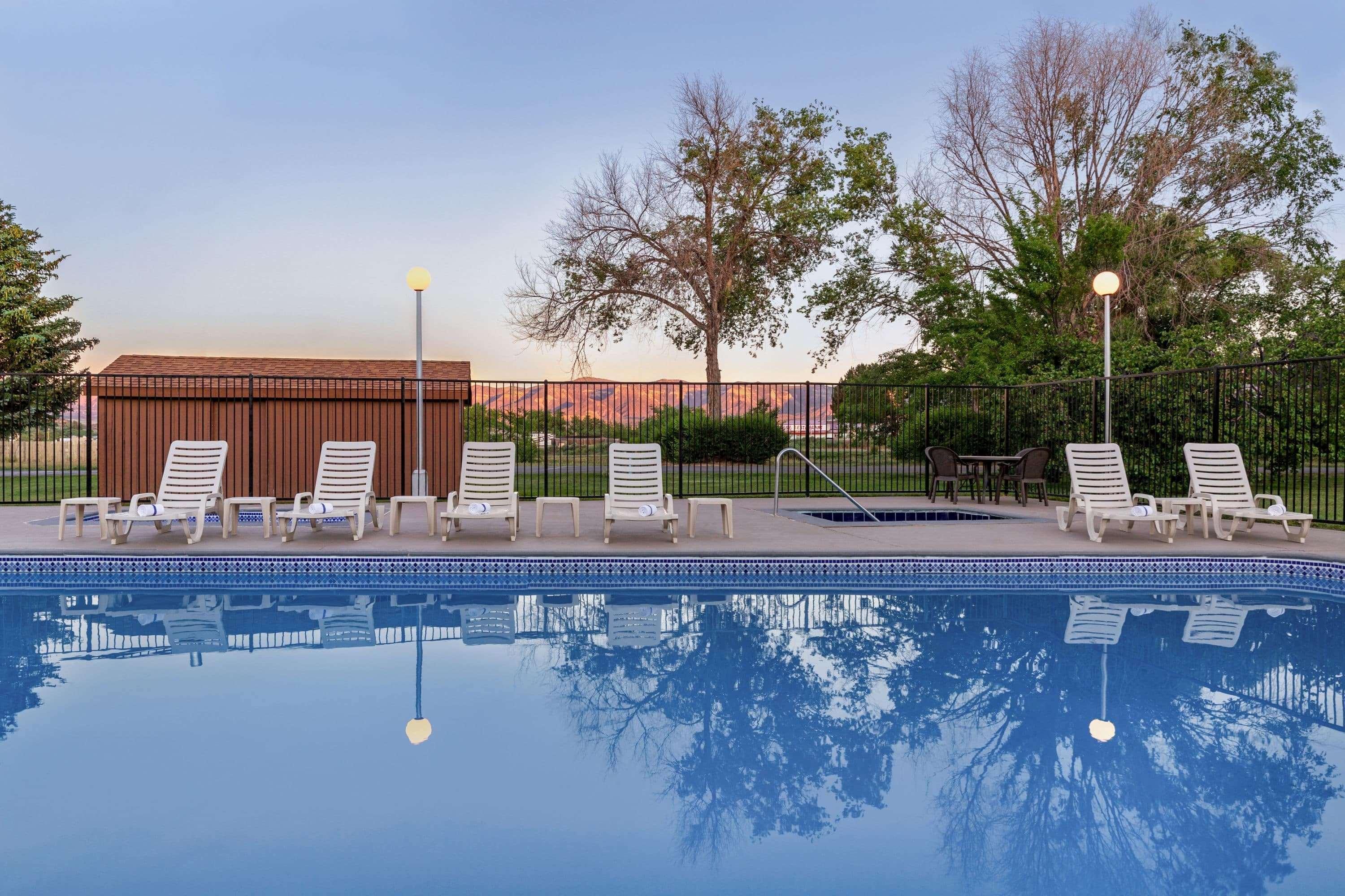 Vista Piscina Days Inn by Wyndham Cortez