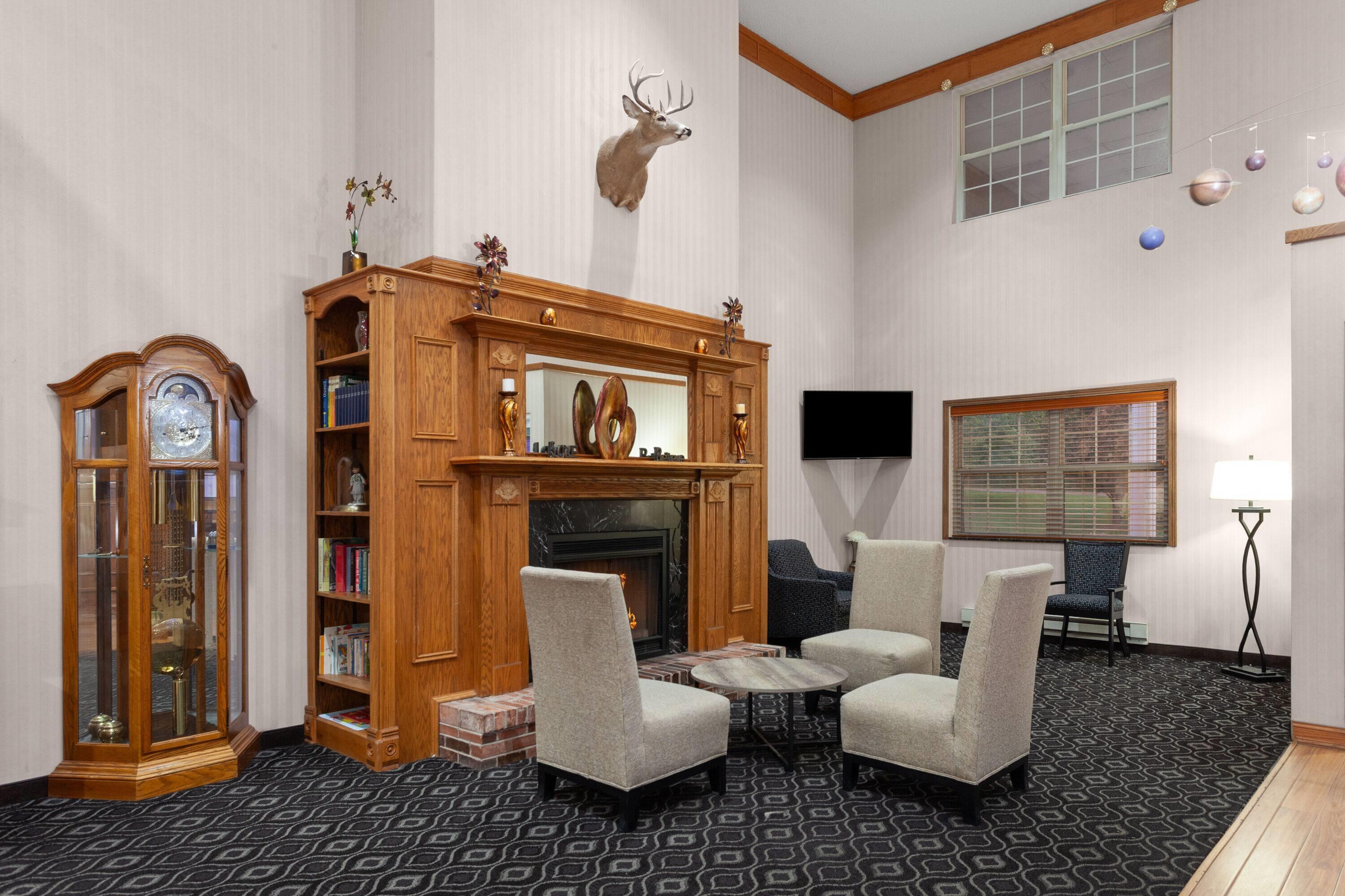 Vista Lobby Baymont by Wyndham Chester IL