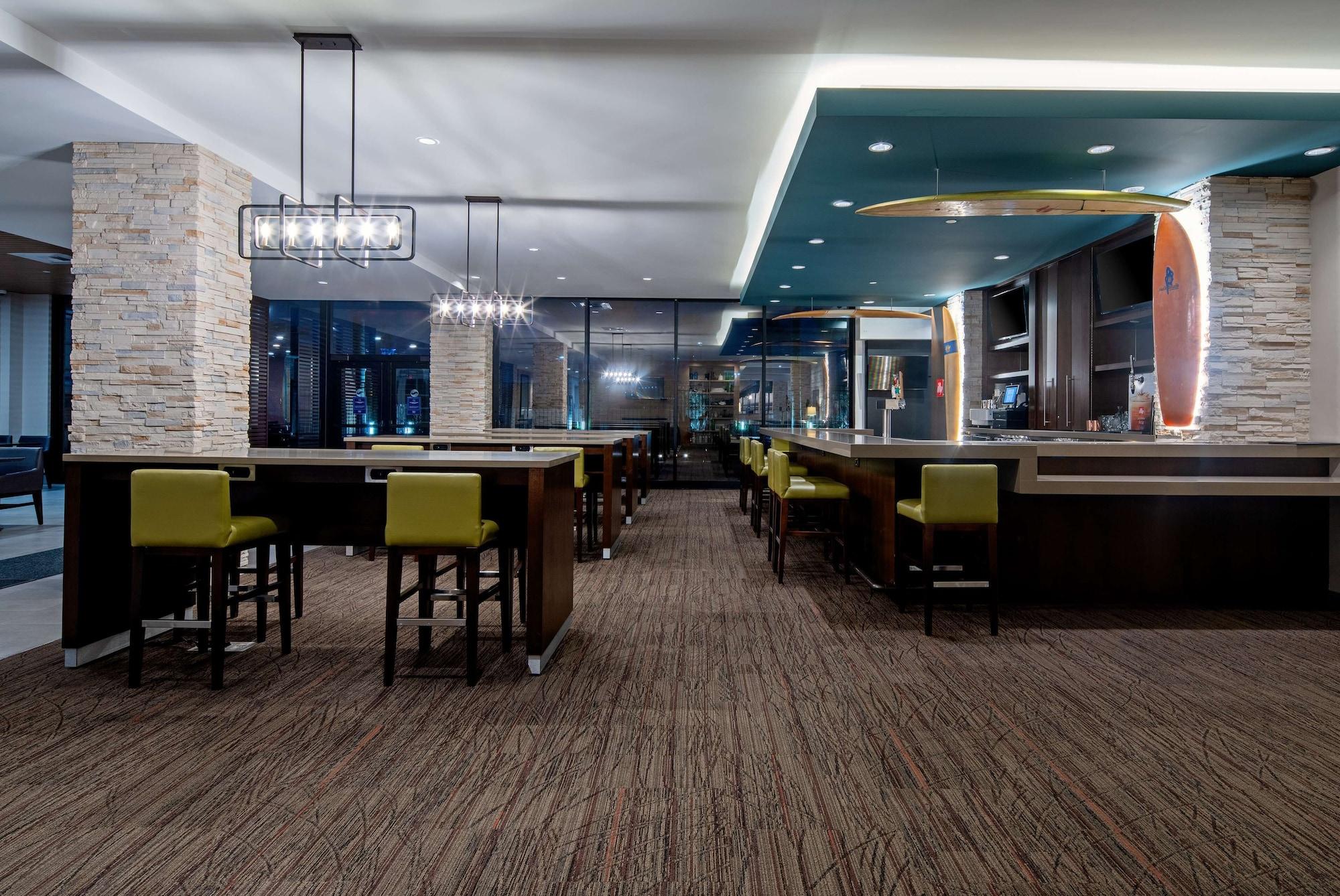 Bar/Salón SunCoast Park Hotel Anaheim Resort, Tapestry by Hilton