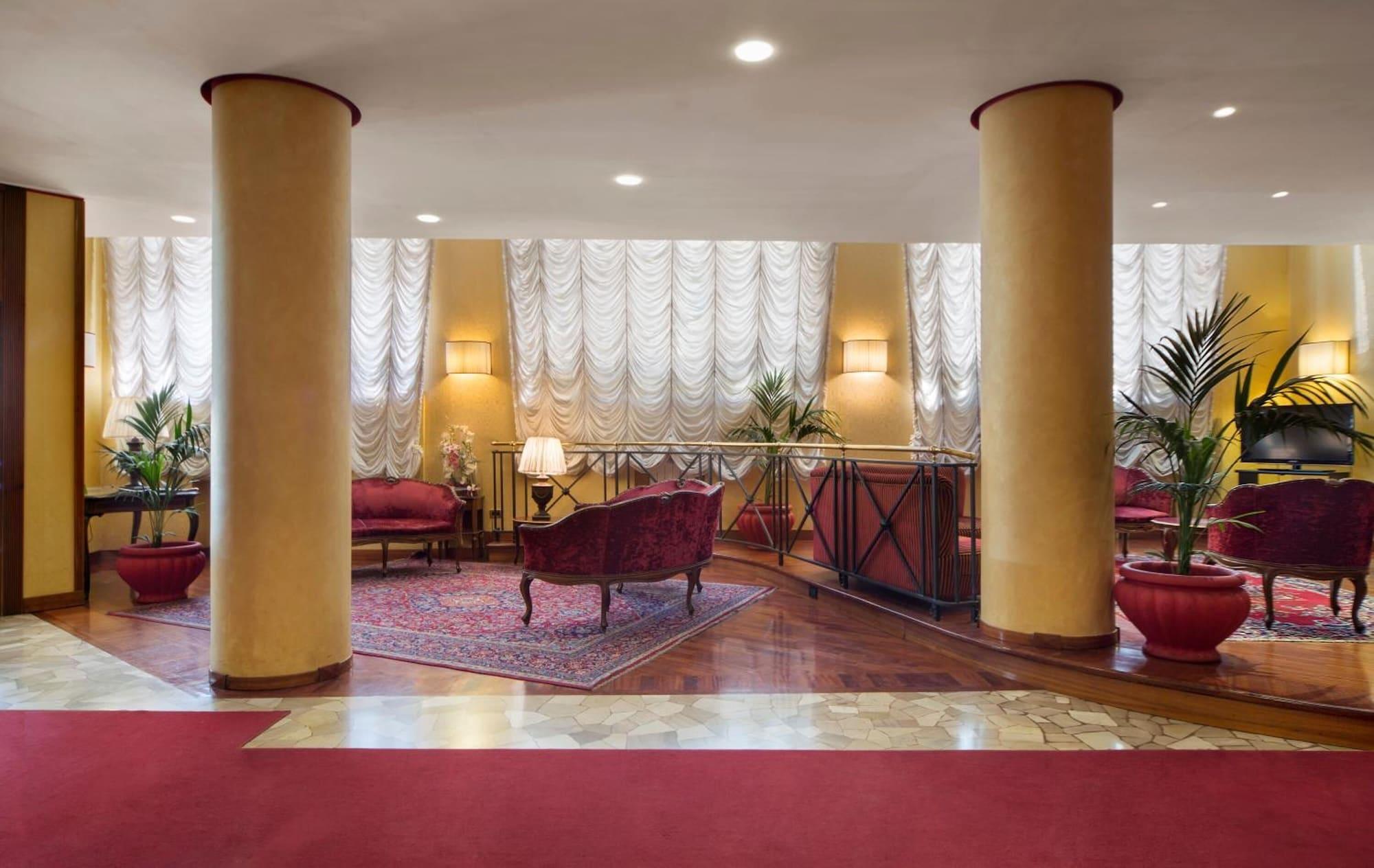 Vista Lobby Hotel de Paris
