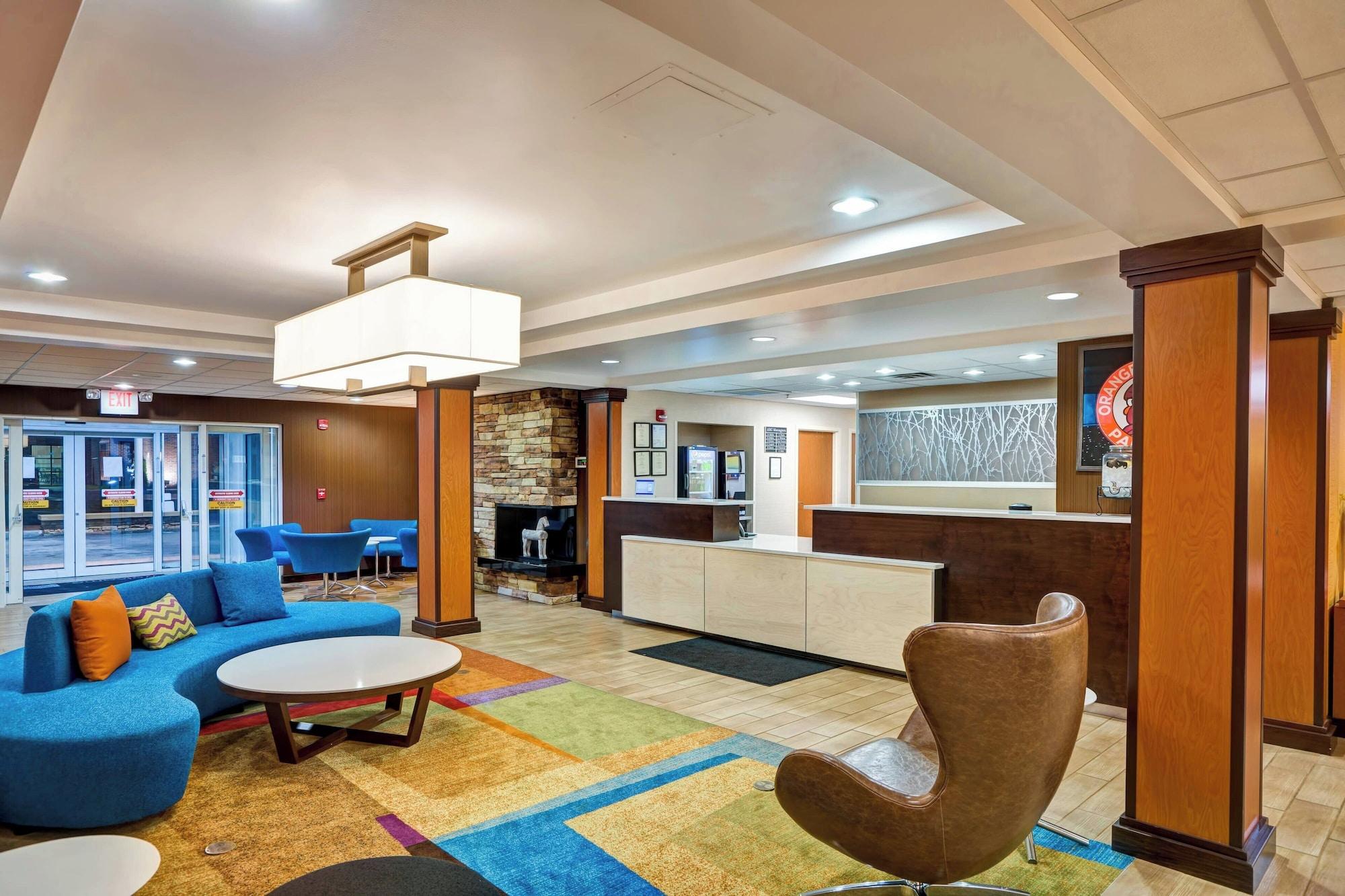Vista Lobby Fairfield Inn by Marriott Christiansburg