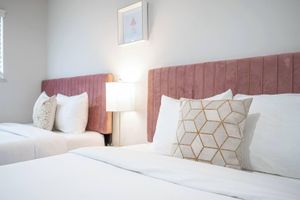 Alquiler Vacacional - Vegas Luxe- 6BR & 3 BT pool/spa/bbq/golf<10min to Strip, Airport, Stadium & More