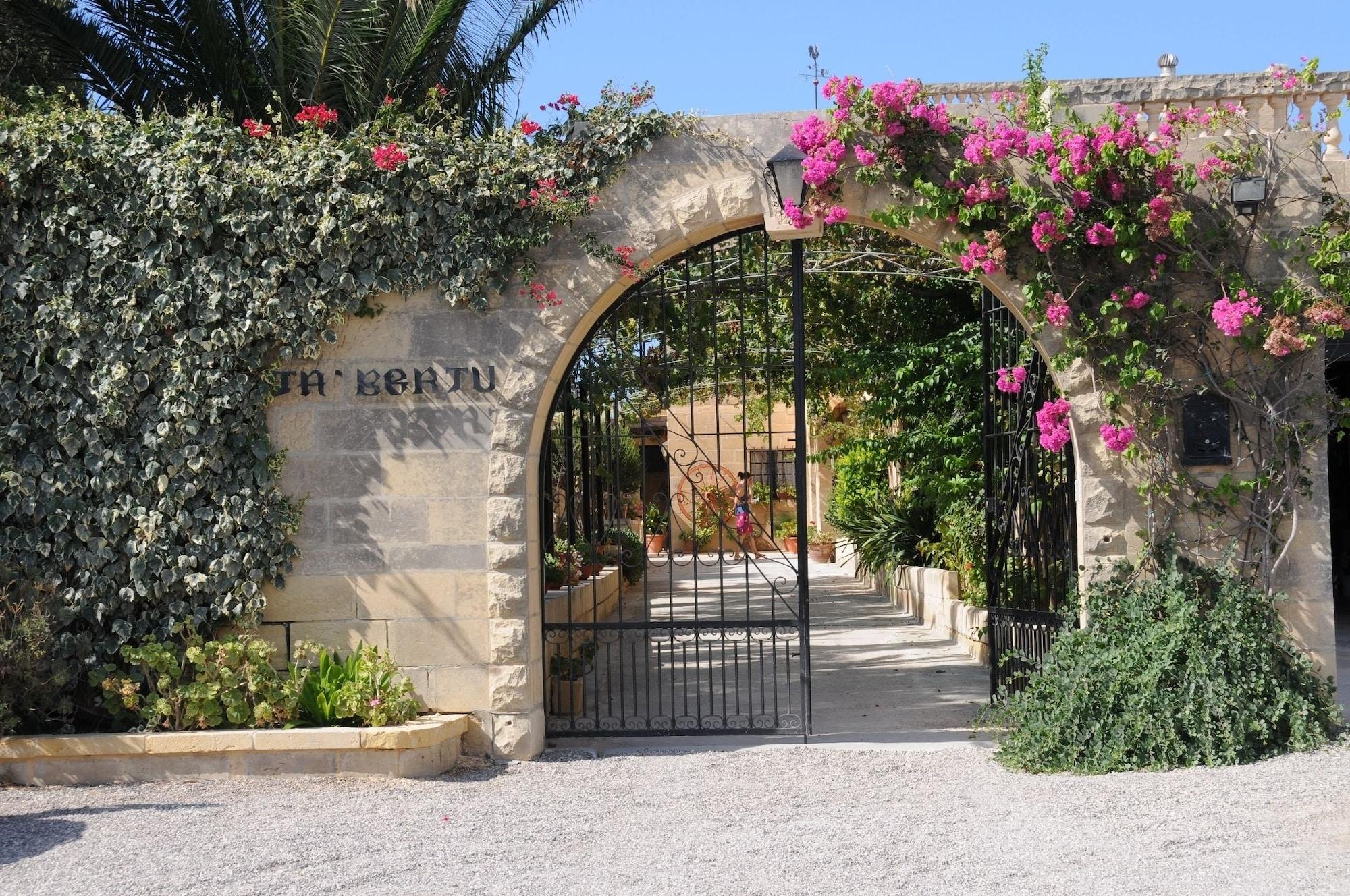 Vista Exterior Ta' Bertu Host Family Bed & Breakfast