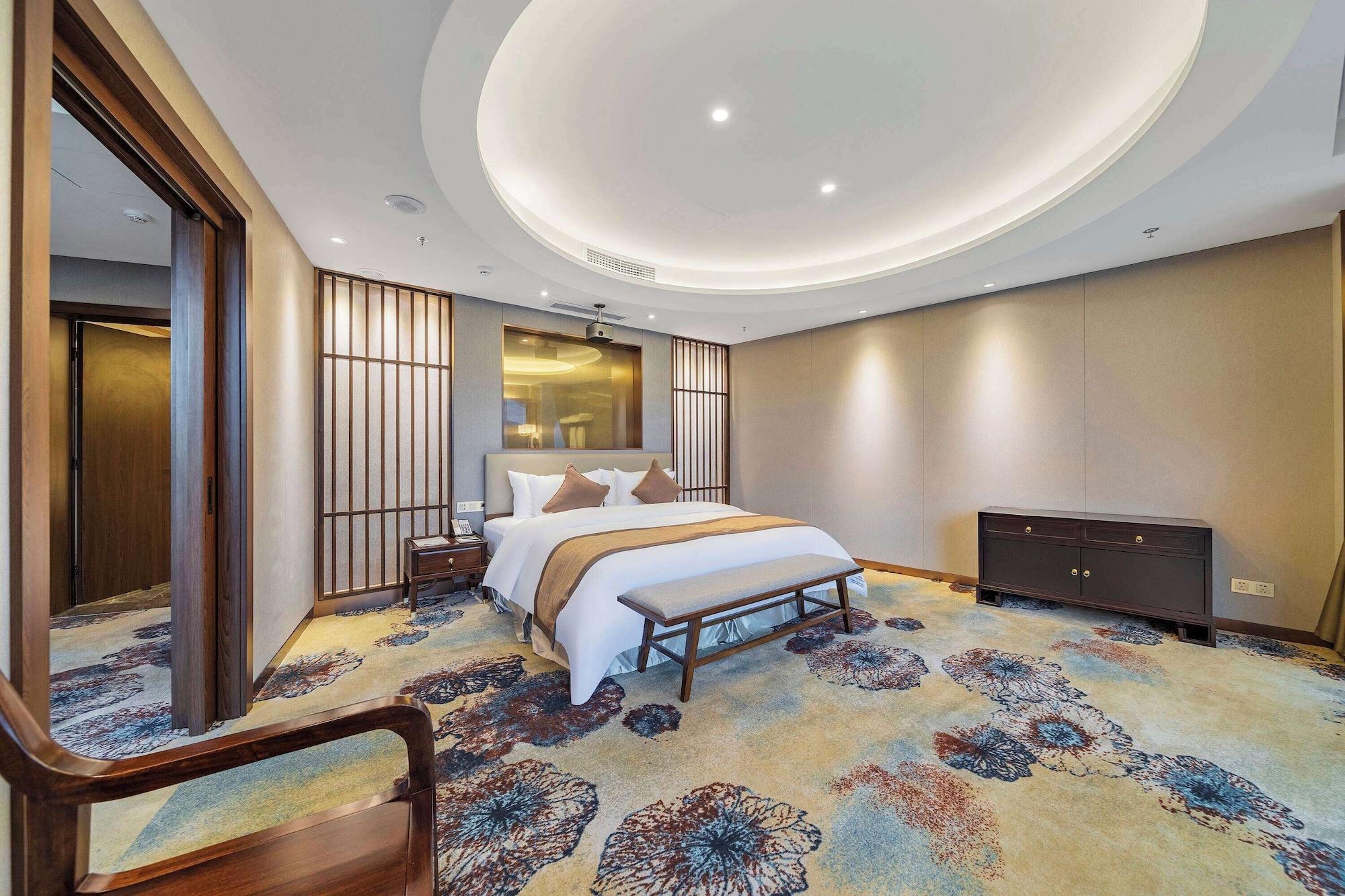 Habitación Howard Johnson By Wyndham Lake Serenity Hotel Neijiang