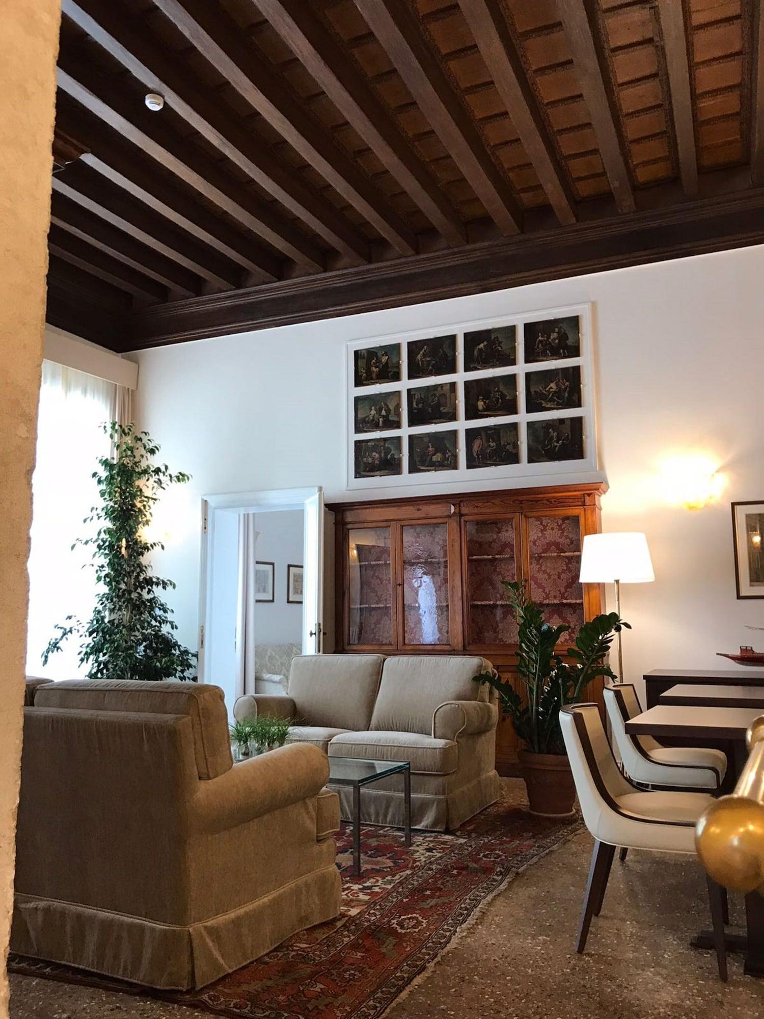 Vista Lobby Suites alla Maddalena