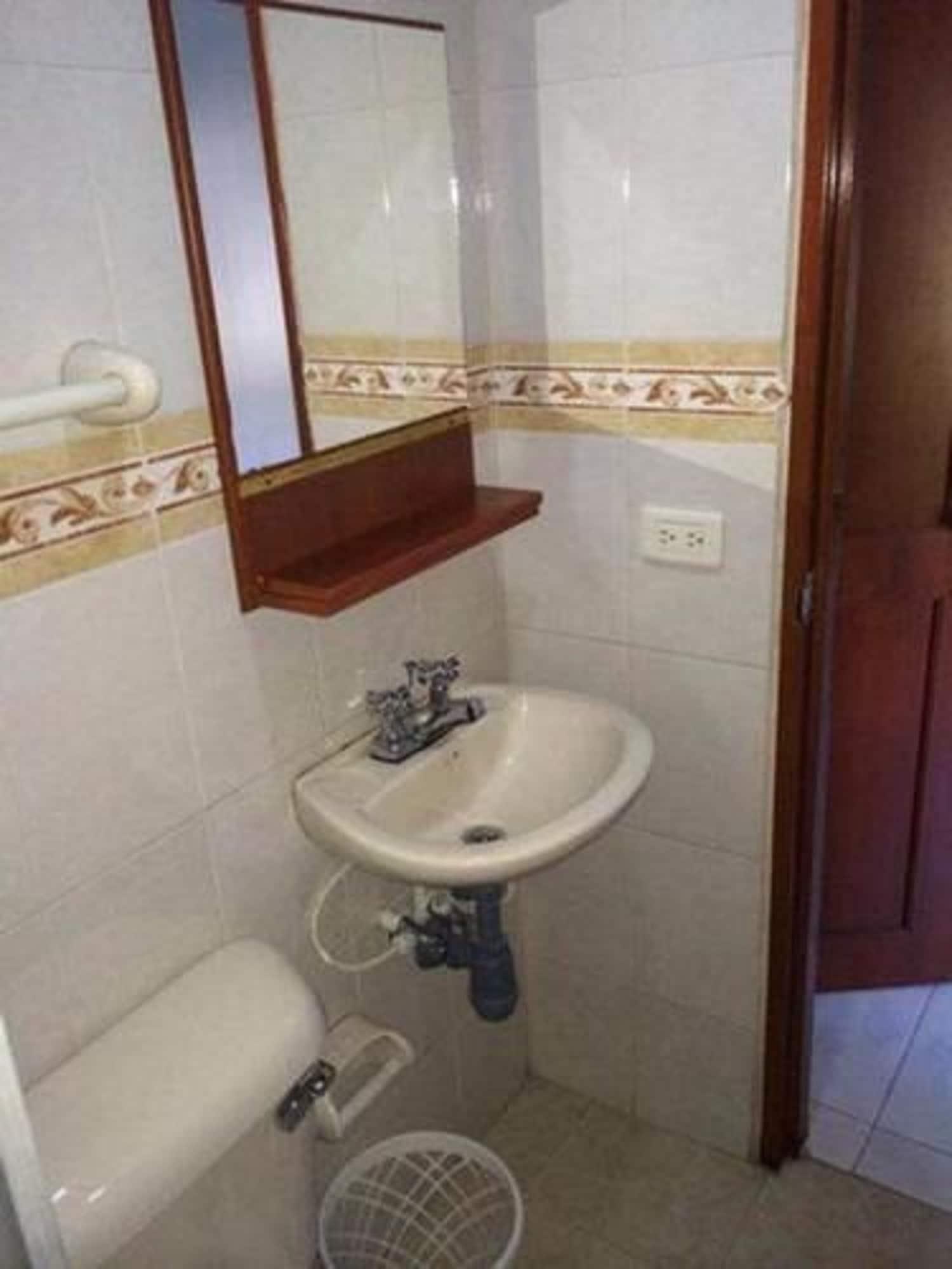 Equipamiento de Habitación Hotel y Restaurante Los Cambulos