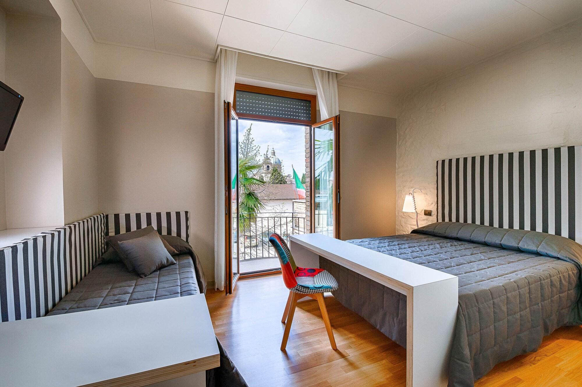 Varios Hotel Moderno