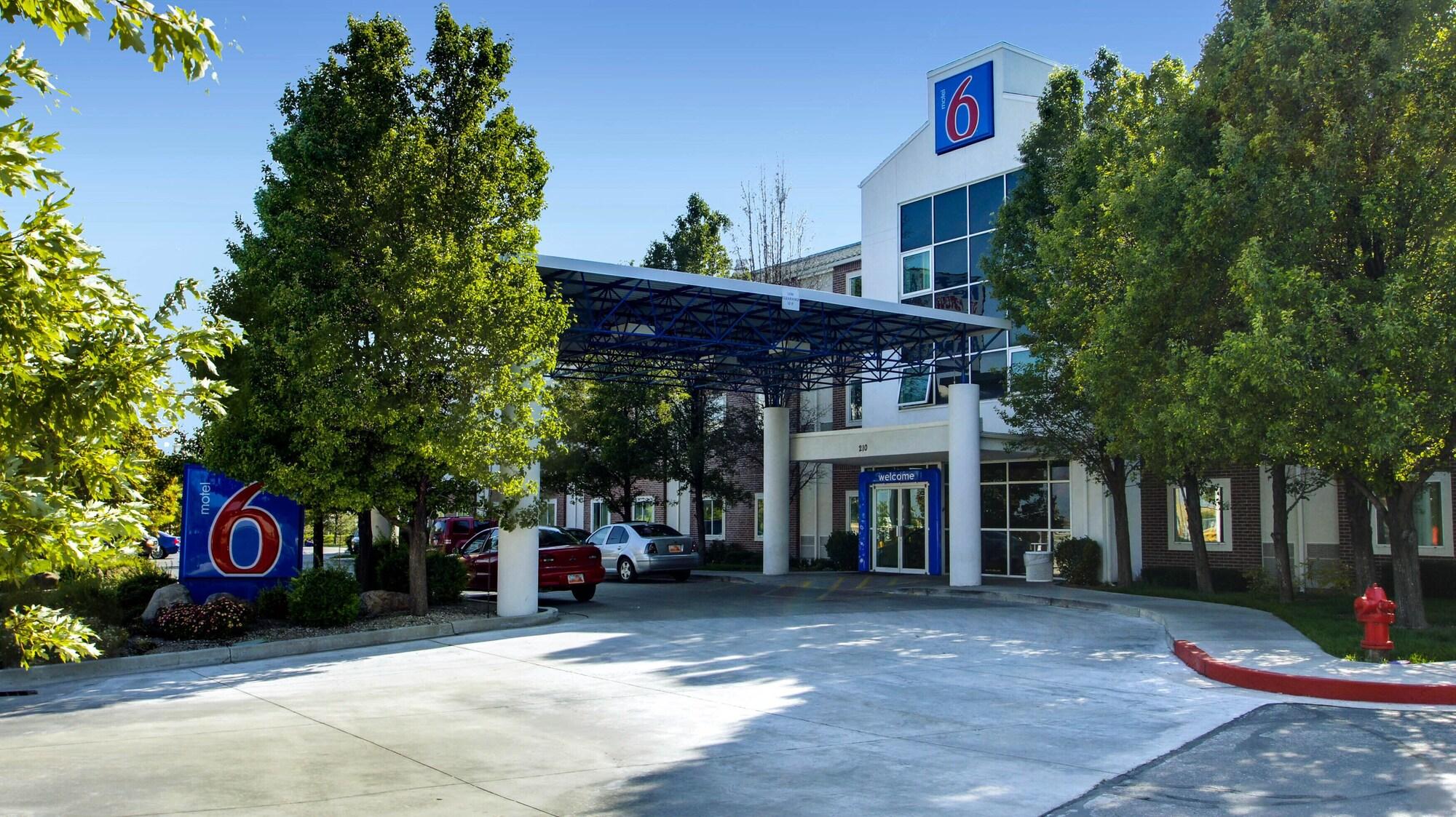 Vista Exterior Motel 6 Lehi, UT – Thanksgiving Point