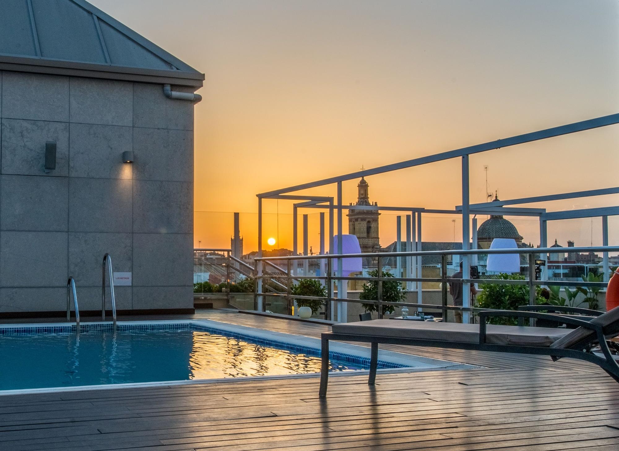 Vista Piscina Hotel Sevilla Center