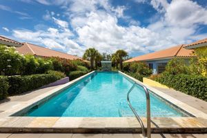 Renta temporal - Charming 2BR Apt With Tropical Garden Pool