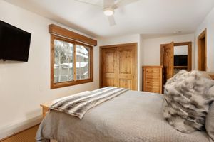 Alquiler Vacacional - Incredible views in open 2 bedroom condo in Aspen Core! Walk to Gondola.