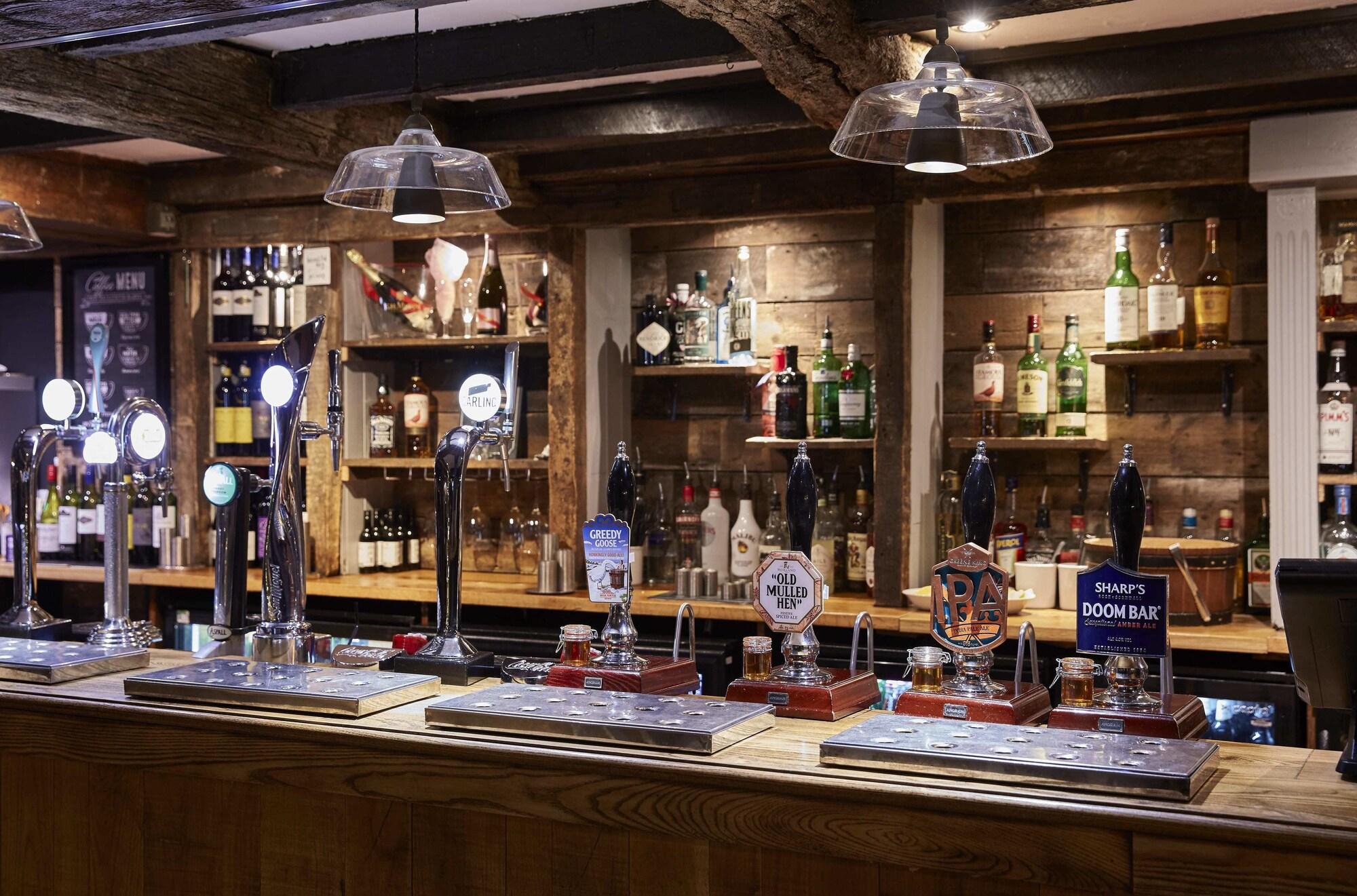 Bar/Salón The Old Mill by Chef and Brewer Collection