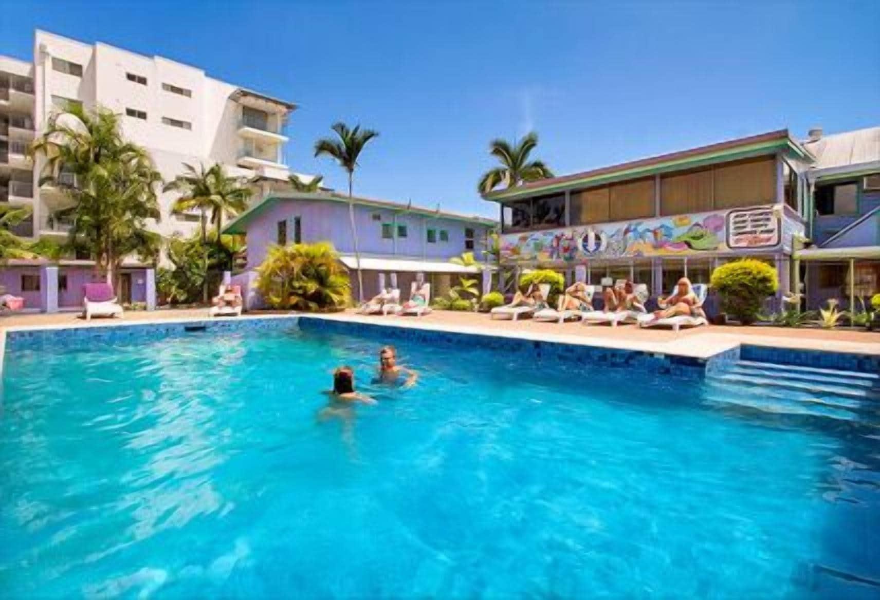 Varios Caravella Backpackers