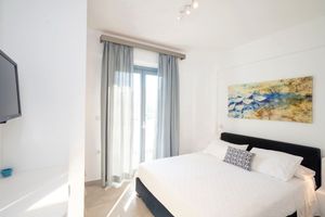 Alquiler Vacacional - Mykonos Dot Grande Apartment With Balcony