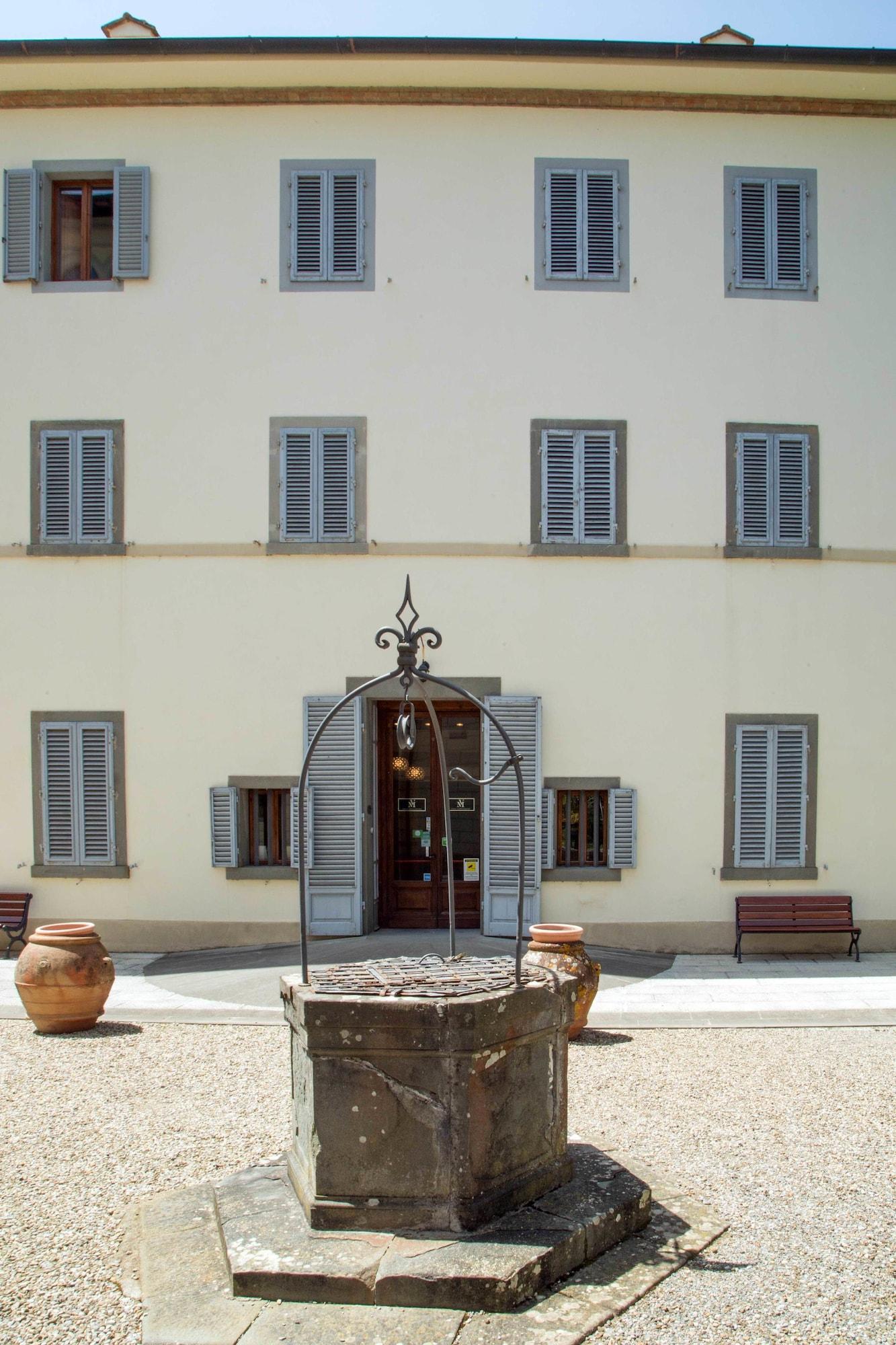 Vista Lobby Villa Montarioso