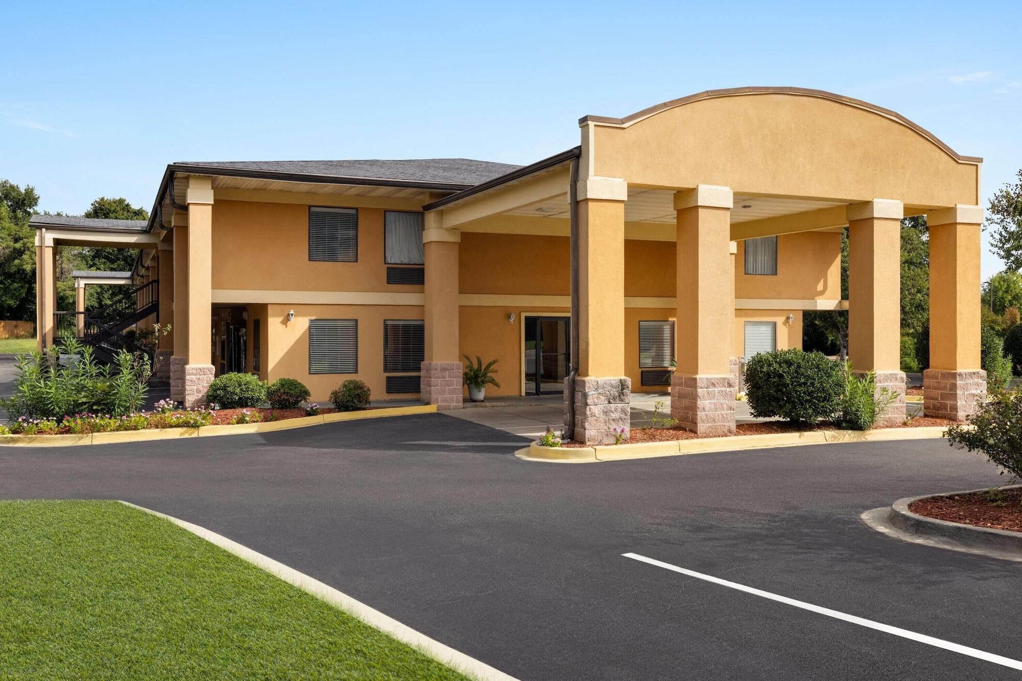 Vista Exterior Days Inn by Wyndham Blythewood North Columbia