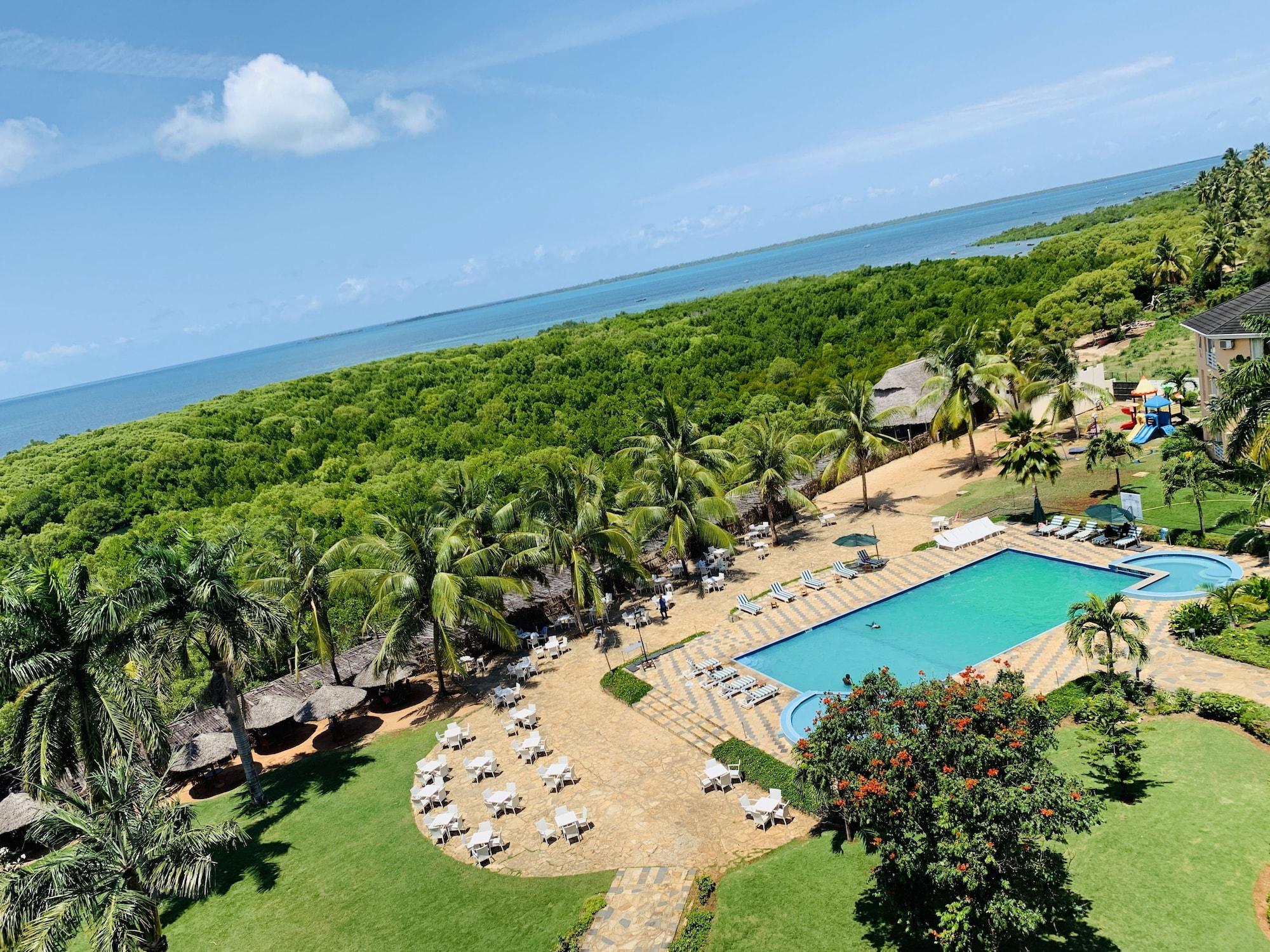 Playa Tanga Beach Resort & Spa
