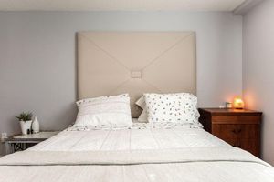 Alquiler Vacacional - Cheery bright condo with garden space in lively neighborhood