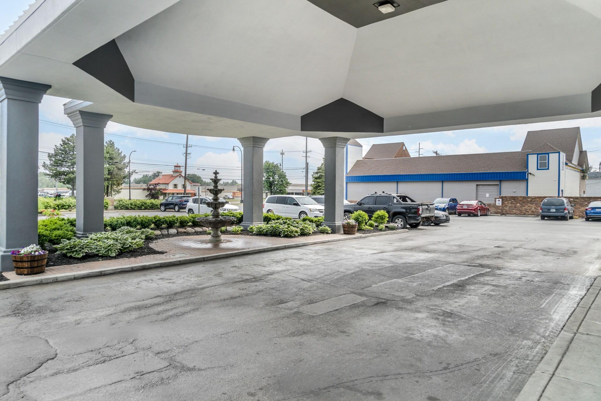 Vista Exterior Quality Inn and Suites Livonia