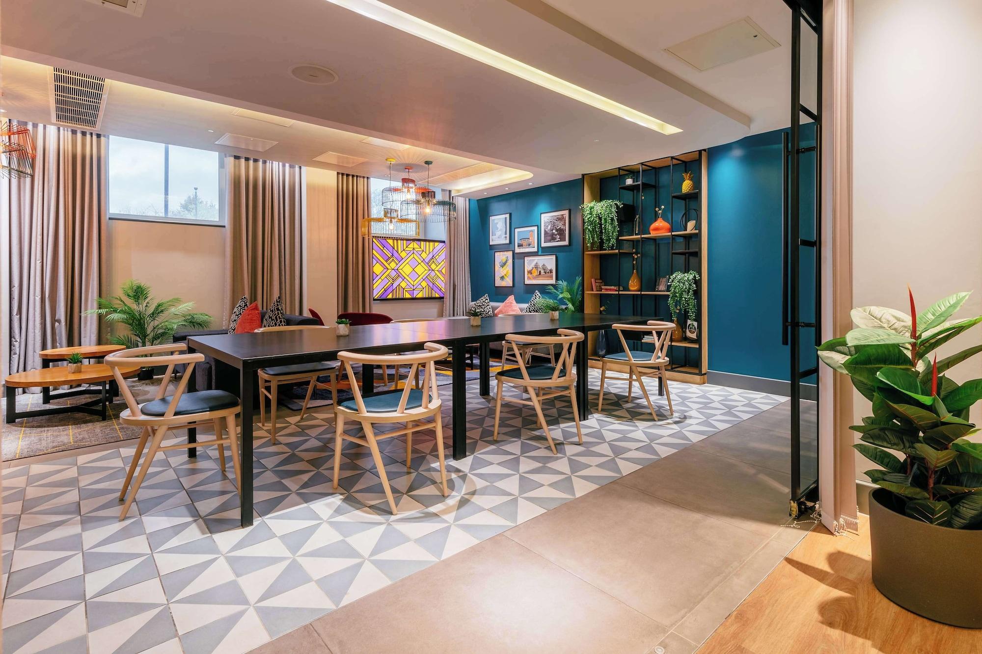 Sala de Reuniones Hampton by Hilton London Park Royal