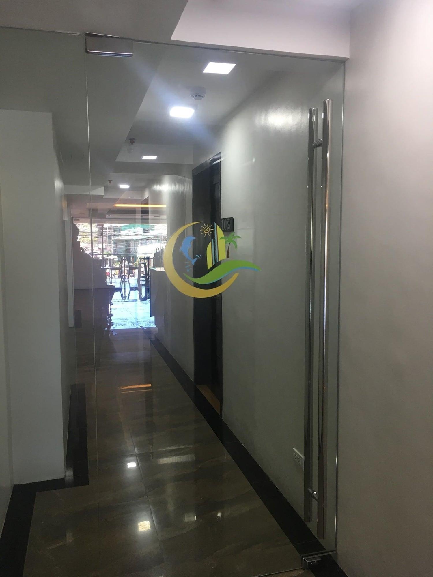 Varios Treasure Island Hotel