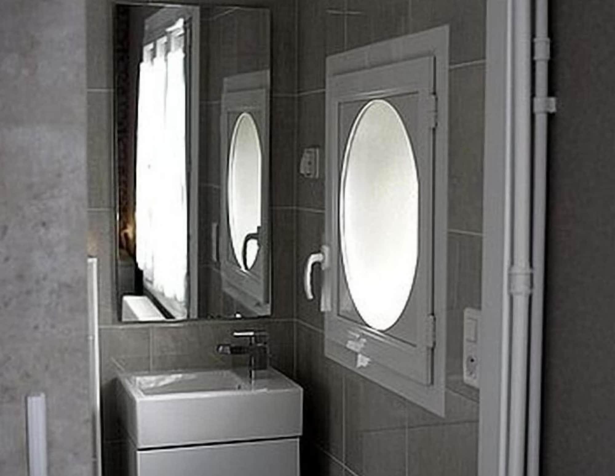 Equipamiento de Habitación Logis Hôtel Le Chene Dore
