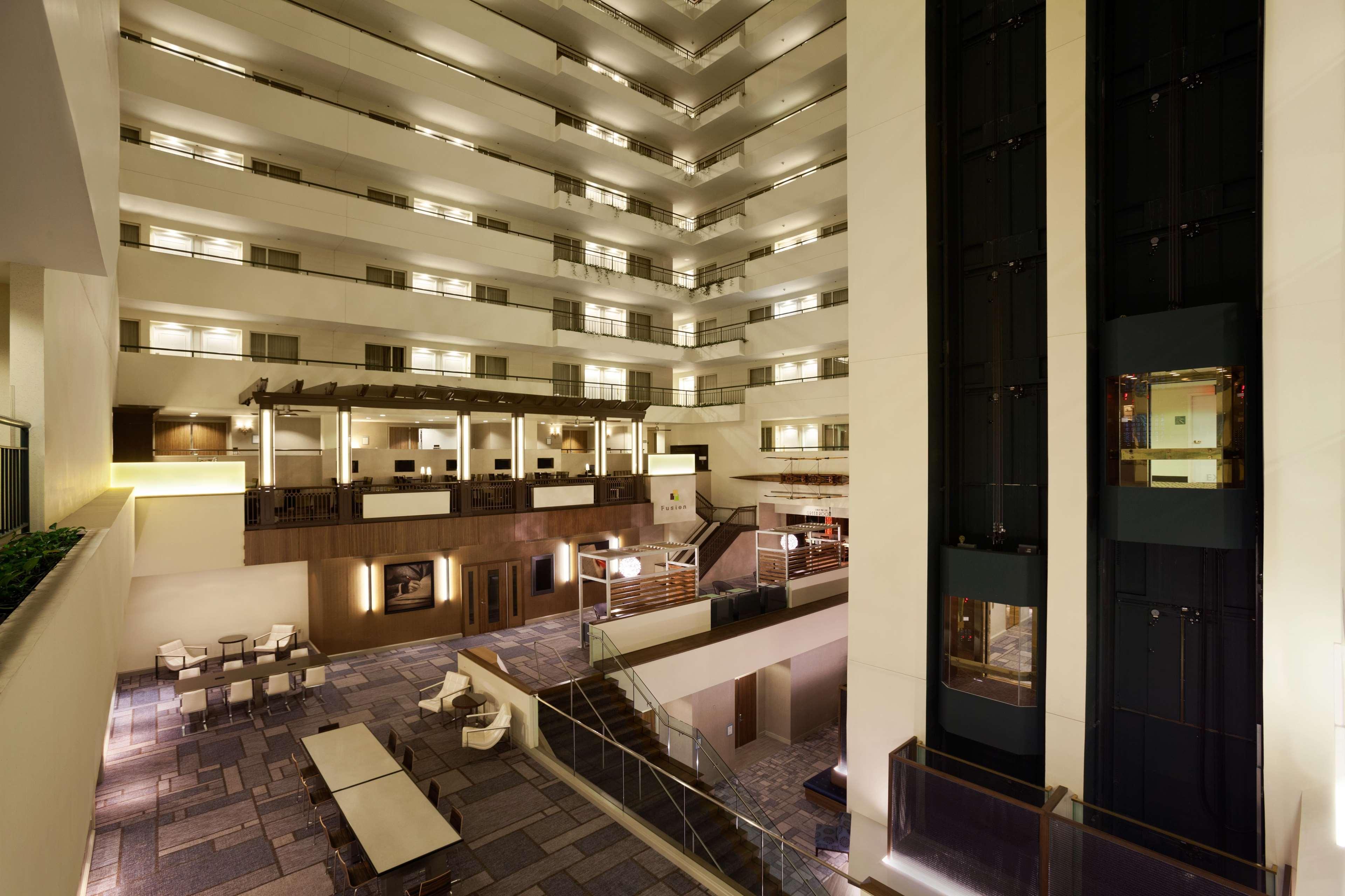 Vista Lobby DoubleTree Suites by Hilton Hotel Boston - Cambridge