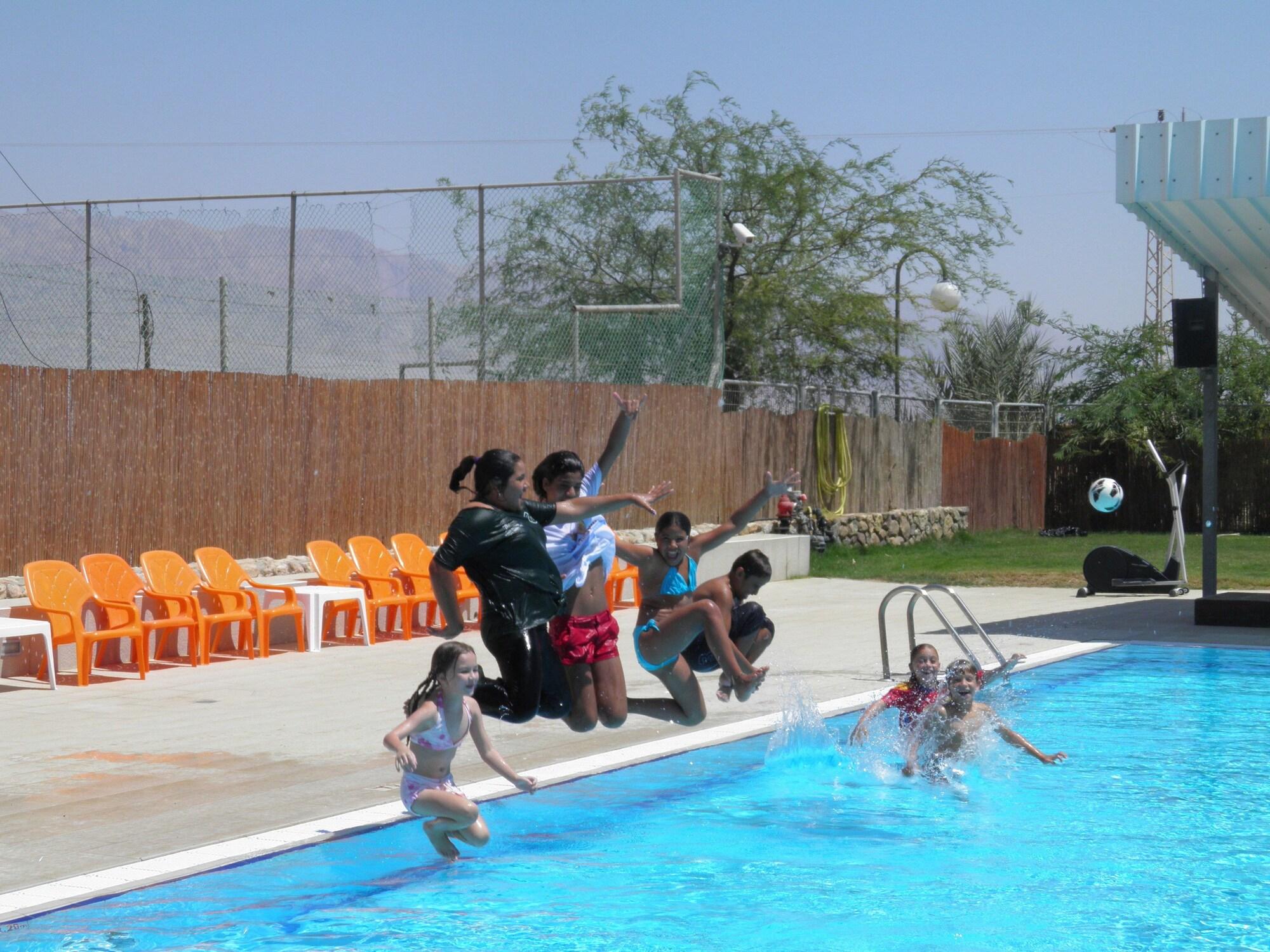 Vista Piscina Elifaz Kibbutz Desert Hospitality
