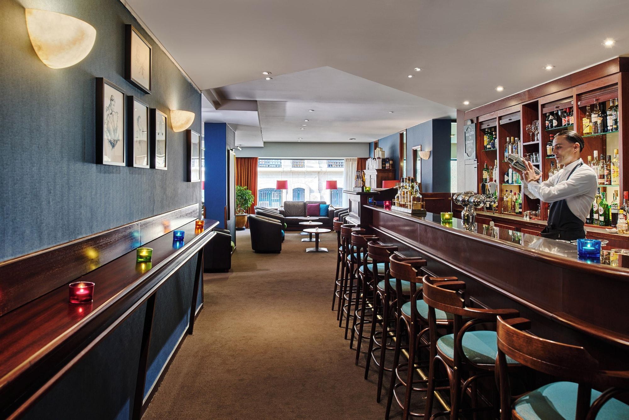 Bar/Salón Theater Hotel