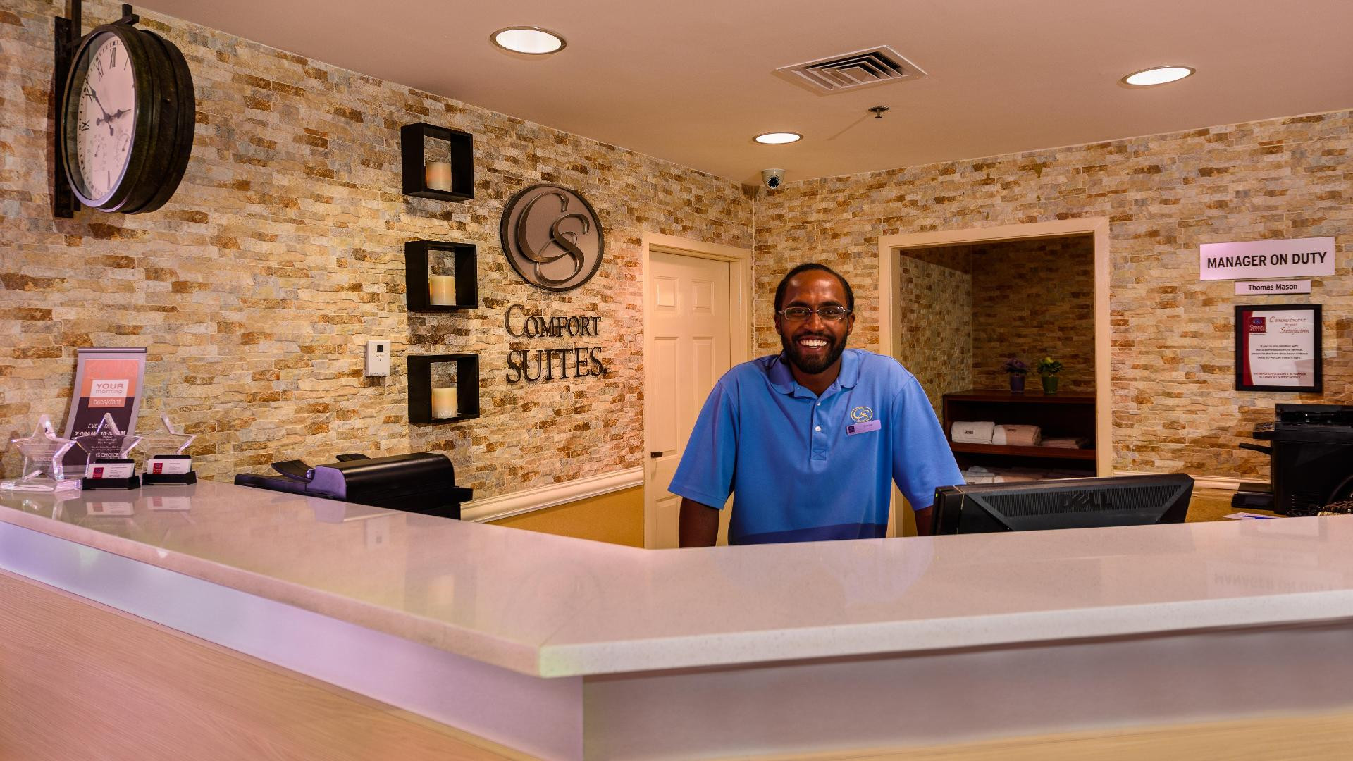 Vista Lobby Comfort Suites Seven Mile Beach