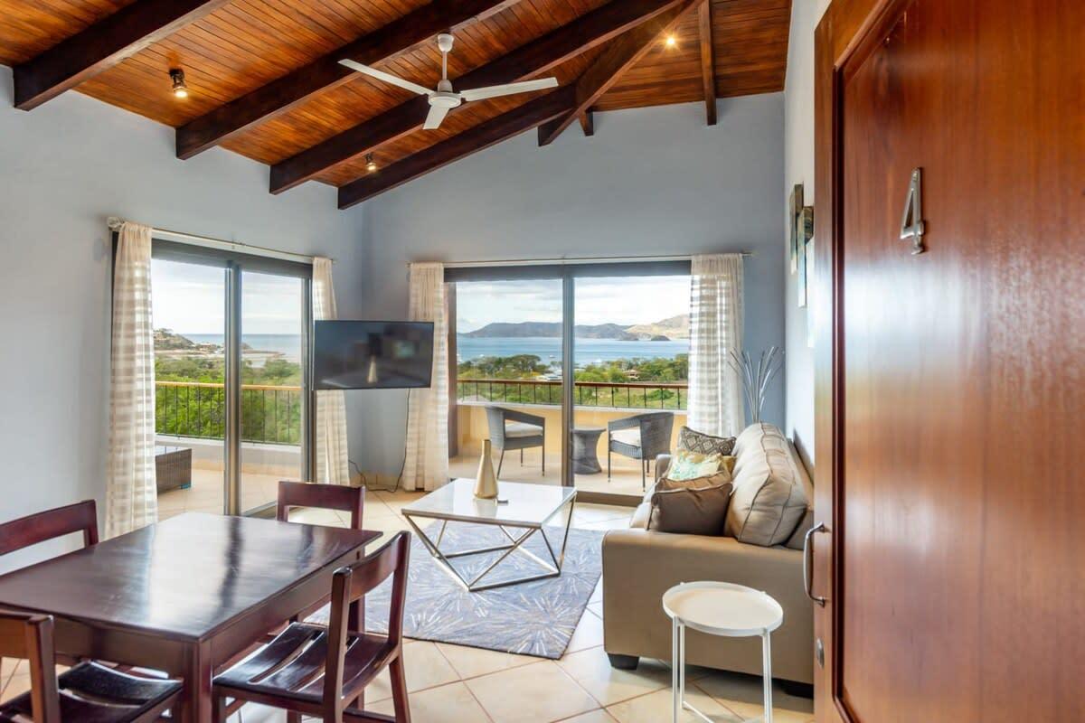 Comodidades del Alojamiento Modern - immaculate unit in Flamingo with spectacular ocean views