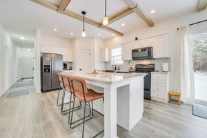 Alquiler Vacacional - Walk to Beach: Modern Retreat in Presque Isle!