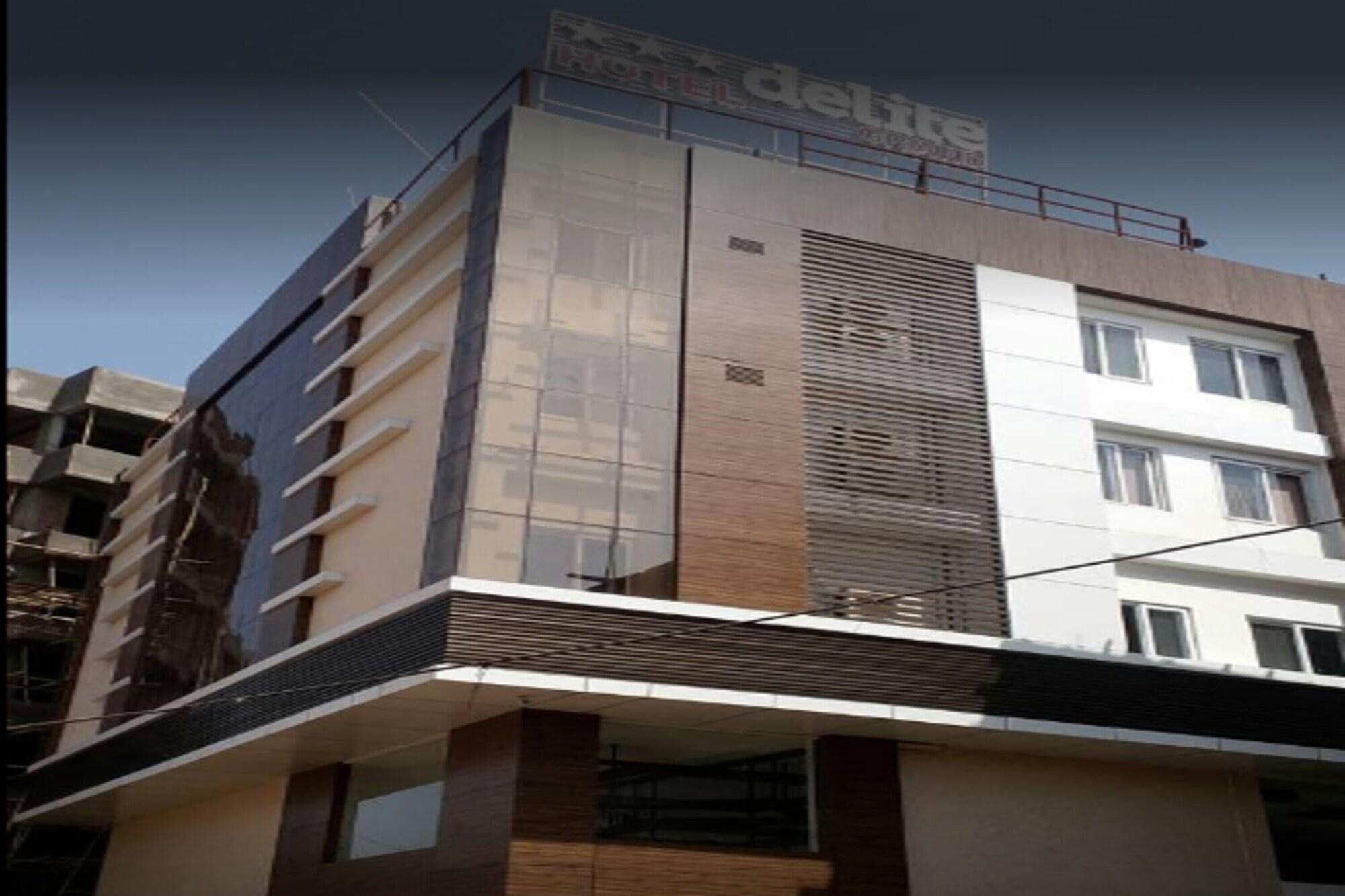 Vista Exterior Hotel Delite Grand