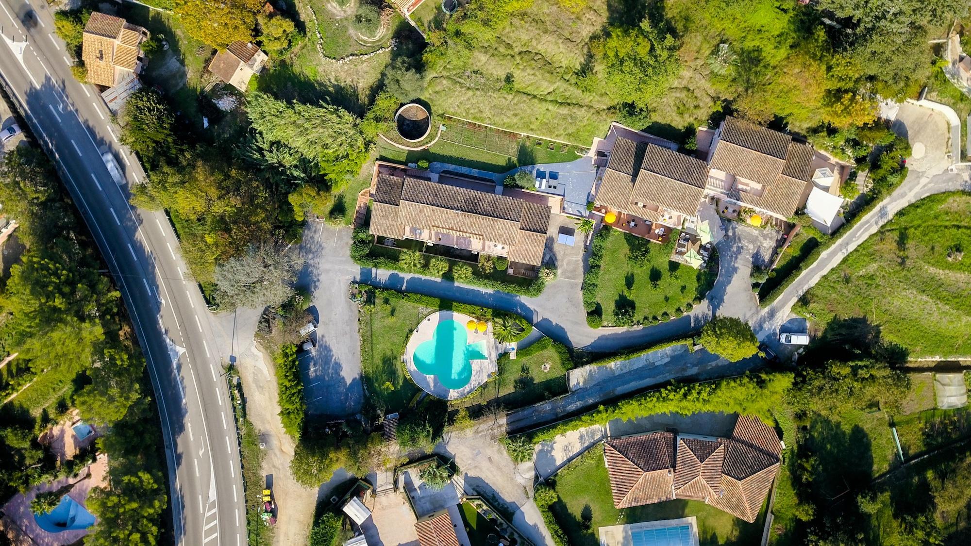 Vista Exterior Hotel Les Bastides St Paul