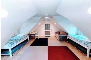 Alquiler Vacacional - Comfy Cottage- NEW! Heated Pool, 1 Block to Beach! Lot's of space with 13 beds!