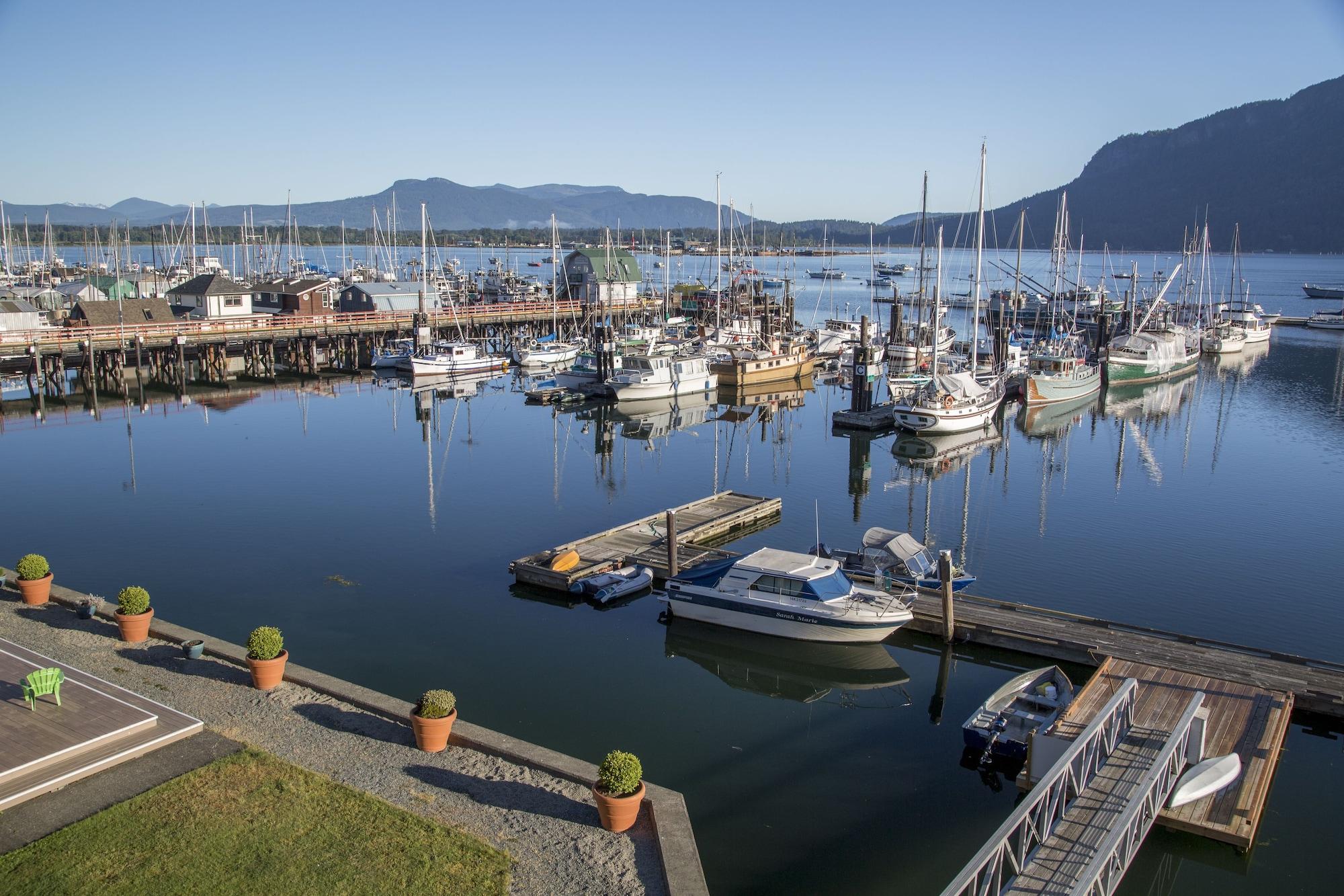 Playa Oceanfront Suites at Cowichan Bay